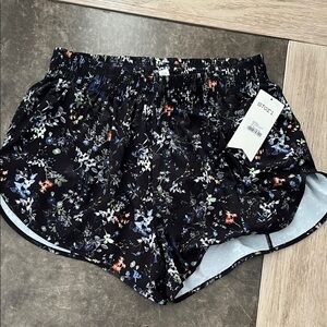 Stori bloom dark shorts